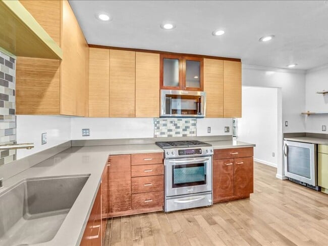 Building Photo - Spacious 4 Bed, 2 Bath Home in La Mesa with Detached Garage!