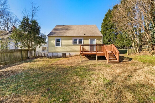 Building Photo - 1015 Martin St