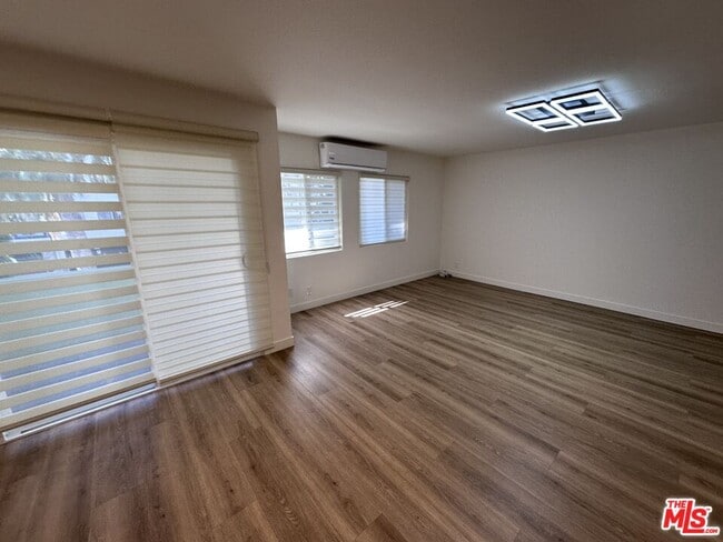 Building Photo - 314 S Clark Dr