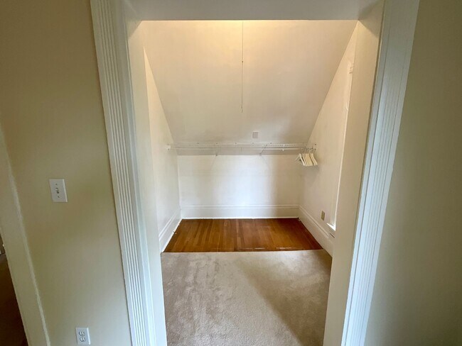 Building Photo - $500 Move In Special - Beautiful 3-bedroom...