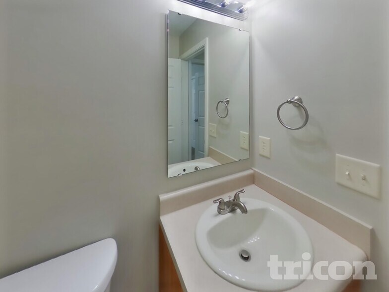 Building Photo - 214 Rolling Ridge Dr