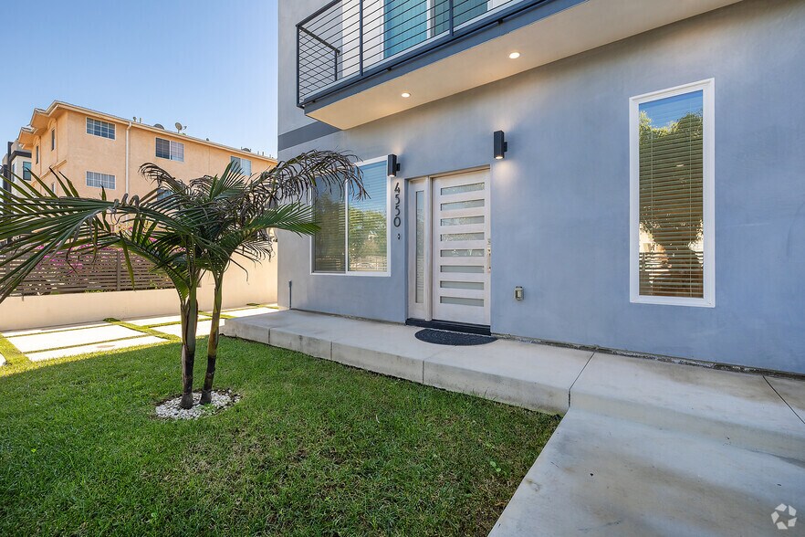 Front Entrance - 4550 W 18th St