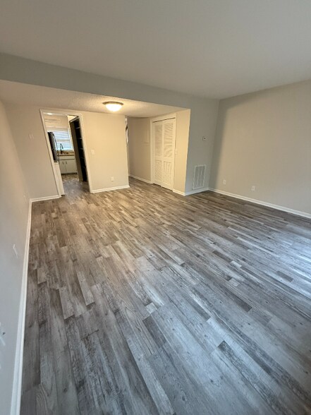 Building Photo - 120 Asbury Way