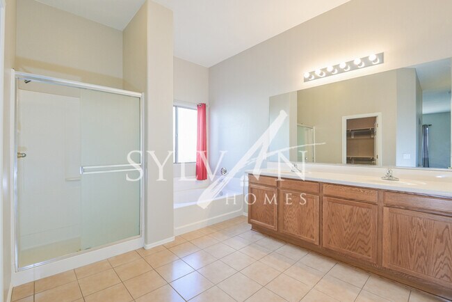 Building Photo - The living is easy in this 3 BR, 2 BA