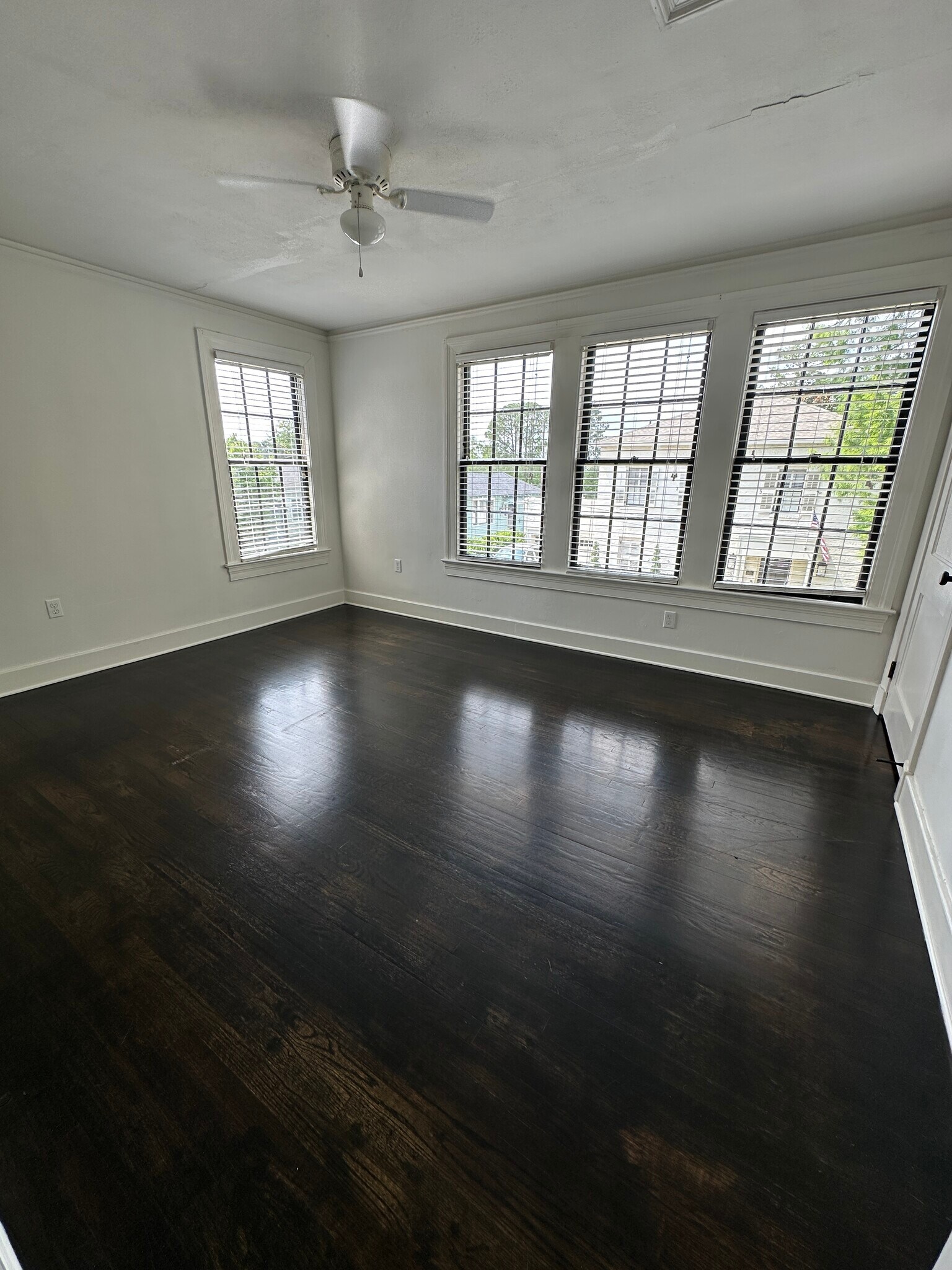 Building Photo - 772 Lakeland Dr