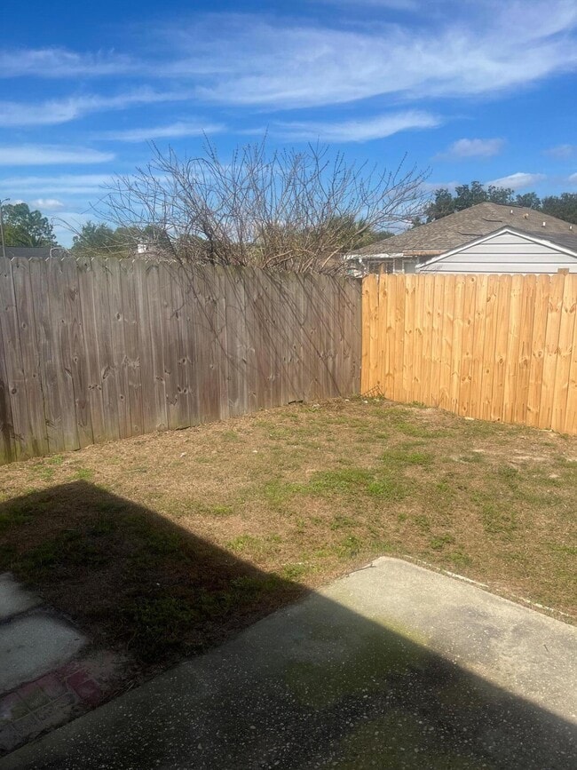 Building Photo - 5574 Huntleigh Pl