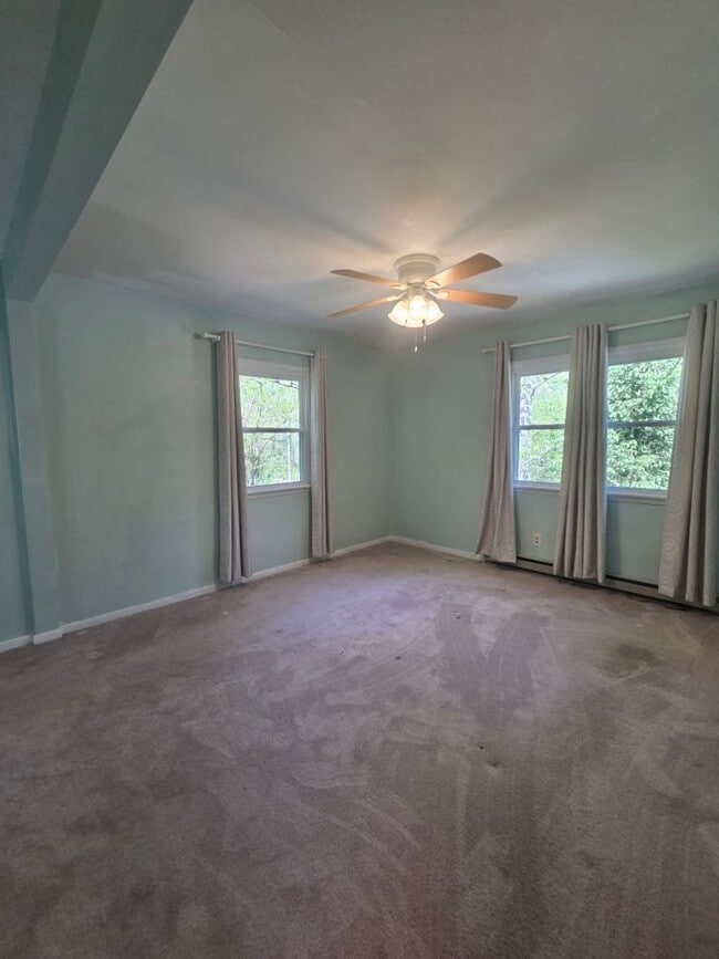 Building Photo - $2,300 - 4 Bedroom 2.5 Bathroom Unfurnished House in Forest Hills