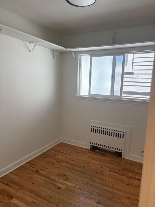 Building Photo - Beautiful 1908 Craftsman home for rent!