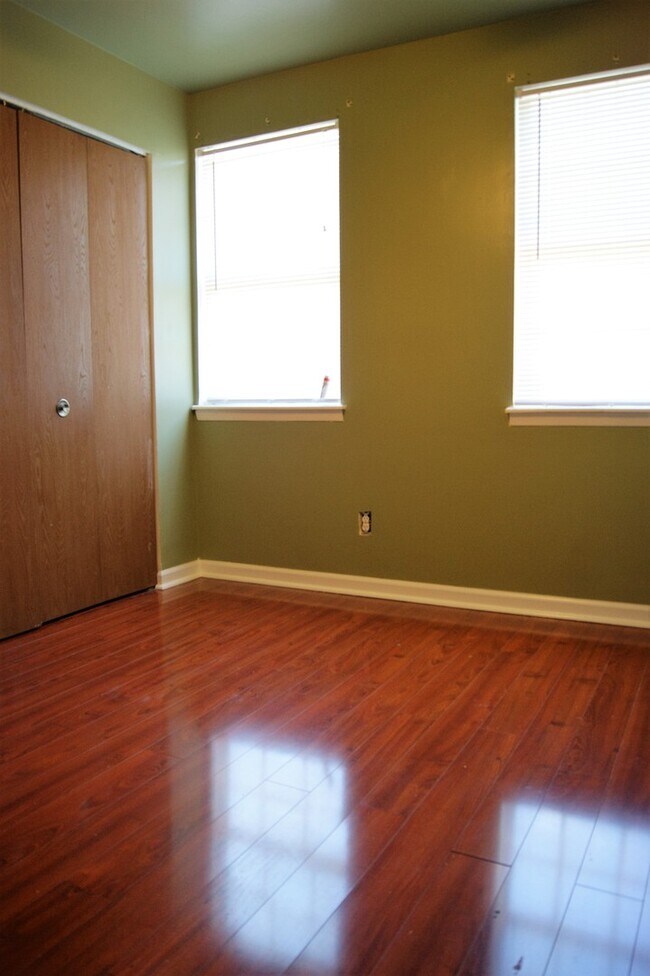 Building Photo - Charming 3 Bedroom/ 1 Bathroom Townhome in East Baltimore, MD!