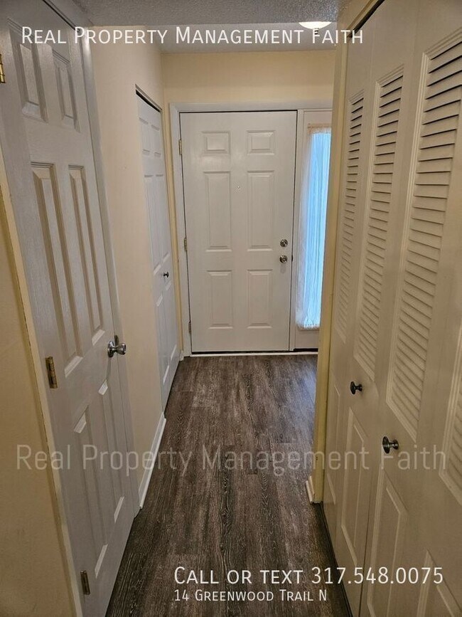 Building Photo - 14 Greenwood Trail N Dr