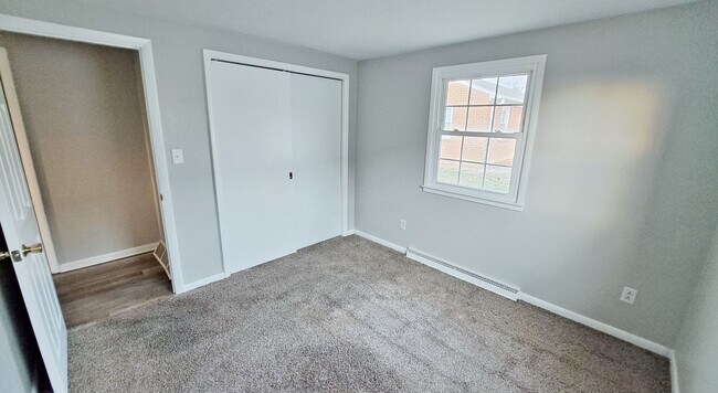 Building Photo - 400-404 Moul Avenue