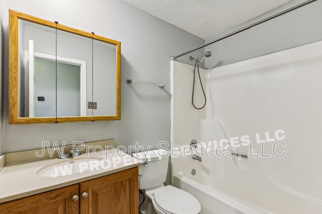 Building Photo - 2749 Varnado St