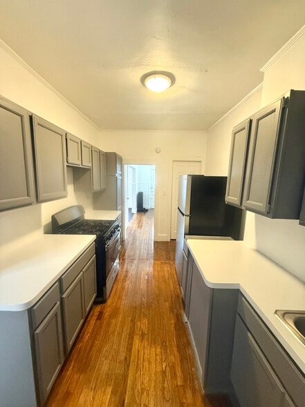 Building Photo - 194 Main St