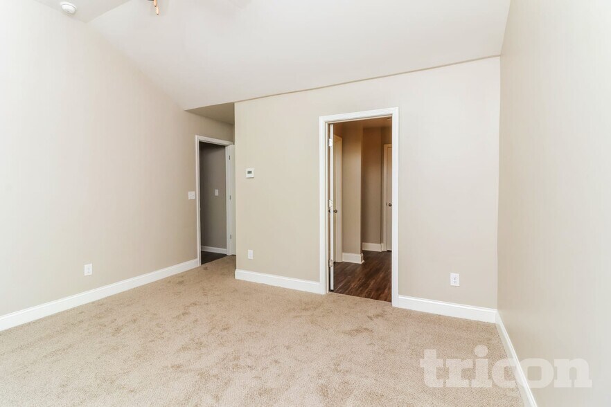 Building Photo - 33 Ireland Ln