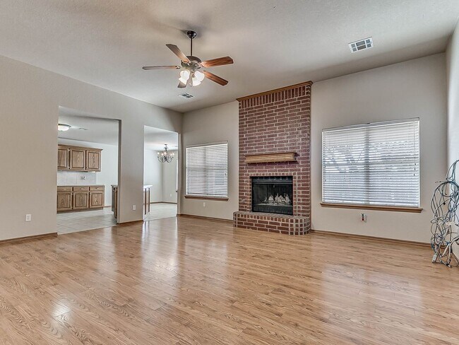 Building Photo - 4 Bed | 2 Bath + Edmond Schools + North Hampton Addition