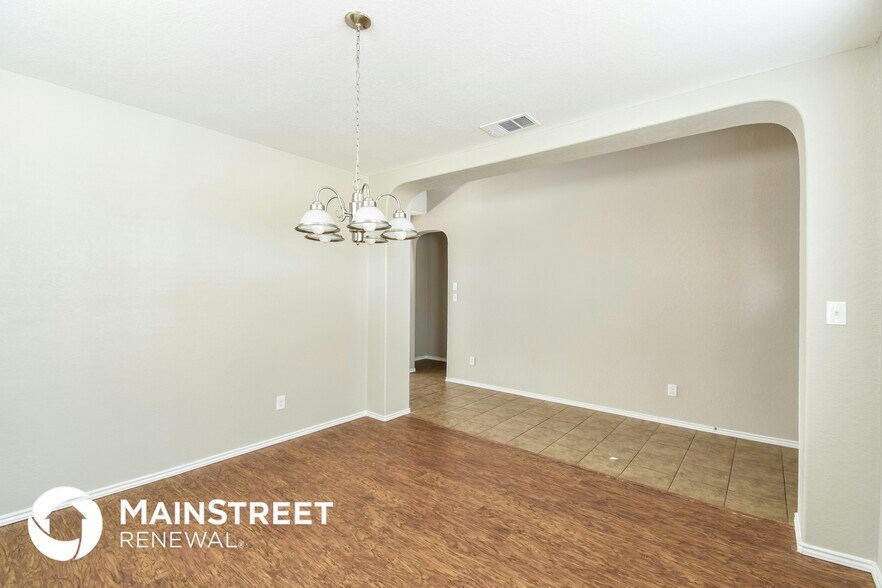 Building Photo - 117 Enchanted View