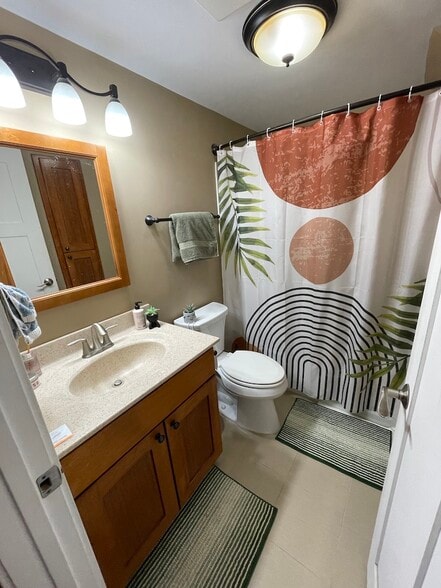 Building Photo - 136 14th St NE