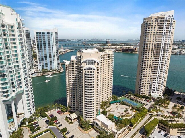 Building Photo - 888 Brickell Key Dr