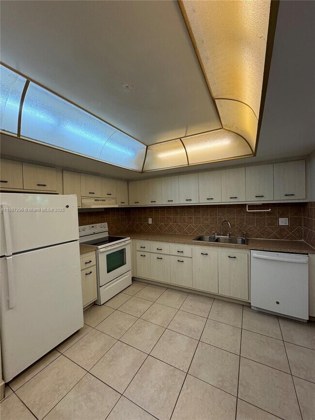 Building Photo - 7205 W Sunrise Blvd