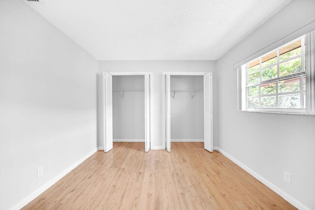 Building Photo - 6542 NW 24th Ct