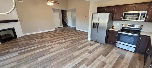 Building Photo - 1098 Whitney Dr