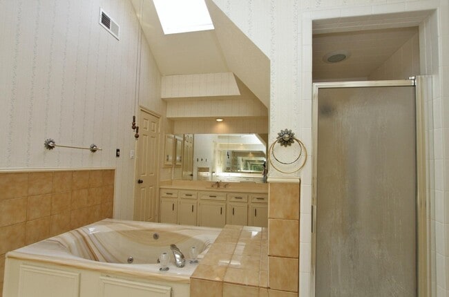 Building Photo - 3339 Three Pines Dr