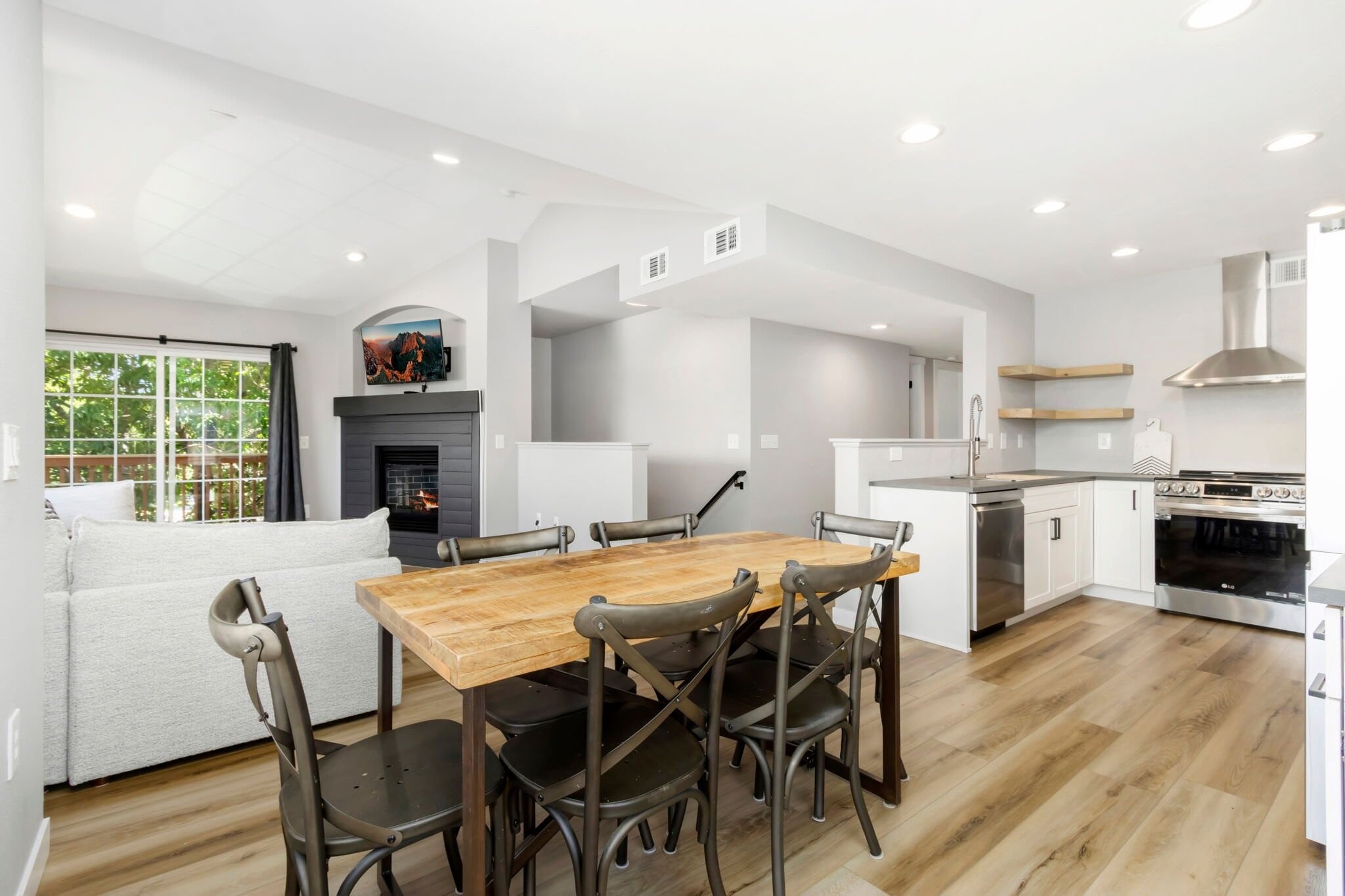 Building Photo - 3002 W Elizabeth St