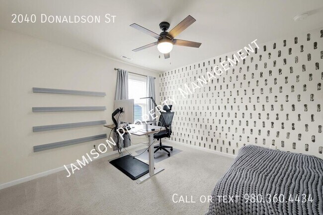 Building Photo - 2040 Donaldson St