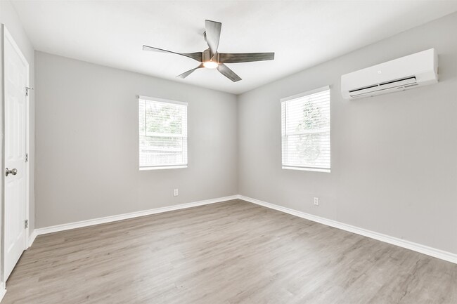 Building Photo - 812-838 38th St