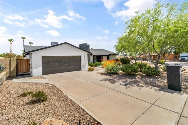 Primary Photo - 2366 E Becker Ln