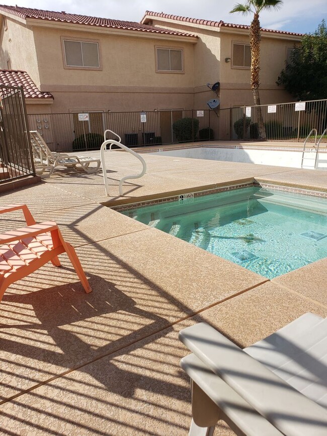 Building Photo - Sandstone - Condo