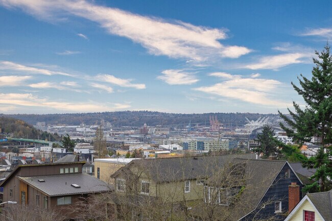 Building Photo - 305 18th Ave