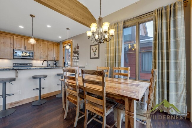 Building Photo - Beautiful Furnished Townhome with infared sauna, finished garage and community amenties