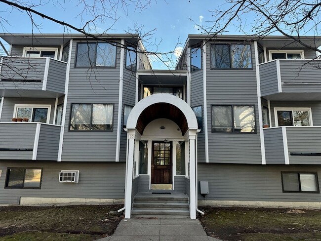 Primary Photo - 70 Lawrence St