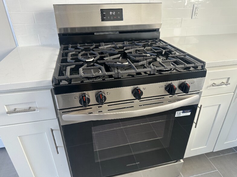 Building Photo - 67 Brinkerhoff St