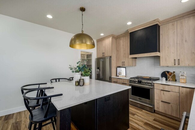 Building Photo - 537 S 2470 W