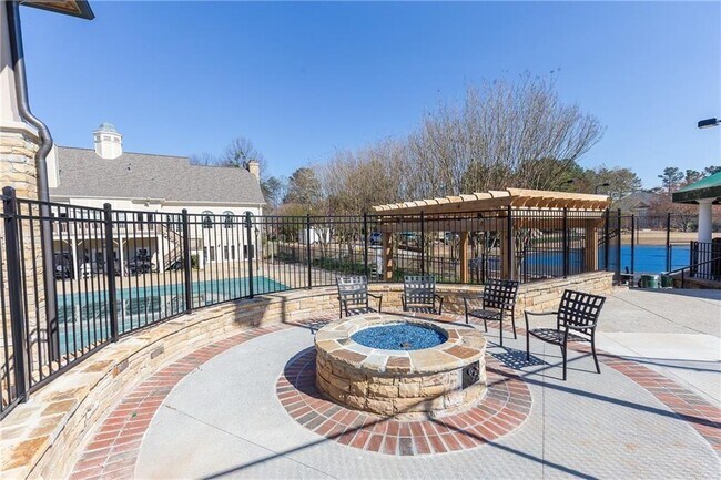 Building Photo - 9360 Nesbit Lakes Dr