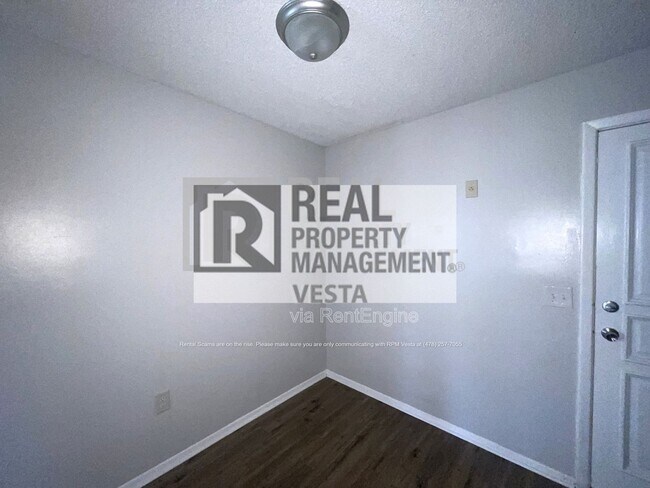 Building Photo - 406 Russell Pkwy