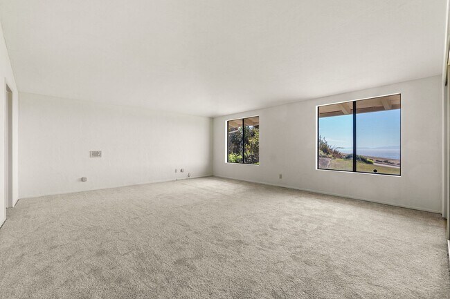 Building Photo - Ocean View Prime Location