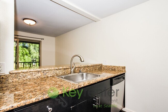 Building Photo - Live Easy in This Stylish 2-Bedroom with I...