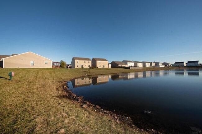 Building Photo - Gorgeous Three Bedroom Single-Family Home