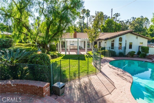 Building Photo - 5054 Encino Ave