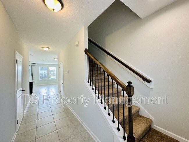 Building Photo - 84 Pinebury Ln