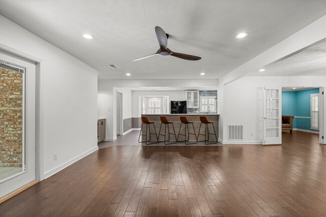 Building Photo - 5827 Winvelly Dr