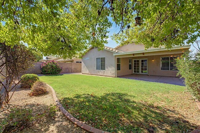 Building Photo - 7435 W Louise Dr