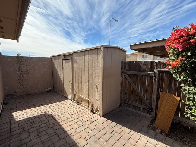 Building Photo - Beautiful END UNIT Scottsdale Townhome In The Heart Of Scottsdale