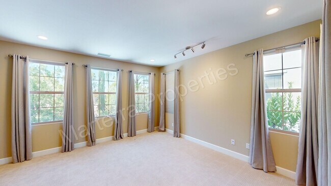Building Photo - Beautiful Home in Portola Springs