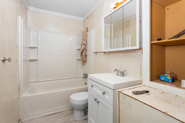 Building Photo - 4624 Hickory Ln