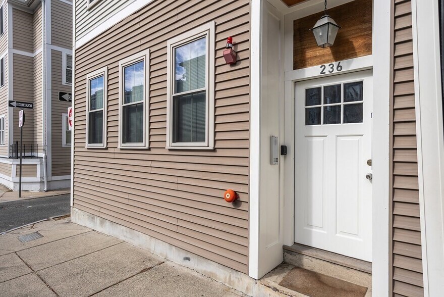 Building Photo - 236 E St