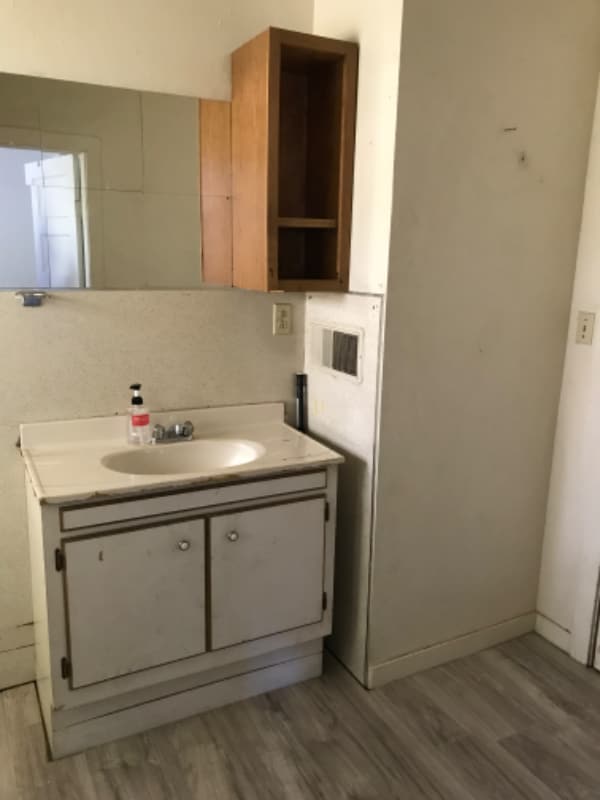 Building Photo - 220 Cedar St